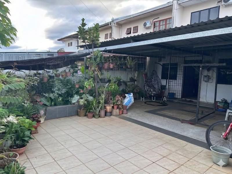 Rumah Teres 2 Tingkat untuk Dijual di Taman Uni Garden (Samarahan) - Alfred Chua - Exterior - PropertyGuru.com.my