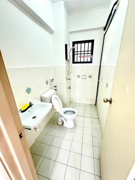 Pangsapuri untuk Disewa di Vista Seri Alam - Vince Soo - Bathroom - PropertyGuru.com.my
