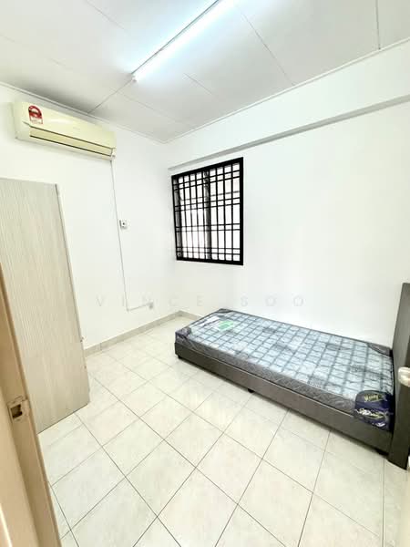 Pangsapuri untuk Disewa di Vista Seri Alam - Vince Soo - Bedroom - PropertyGuru.com.my