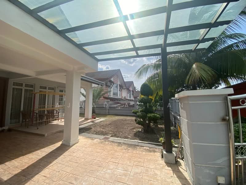 Semi-Detached House for Sale in Bandar Seri Putra (Bangi) - Ajwad Azizan - PropertyGuru.com.my
