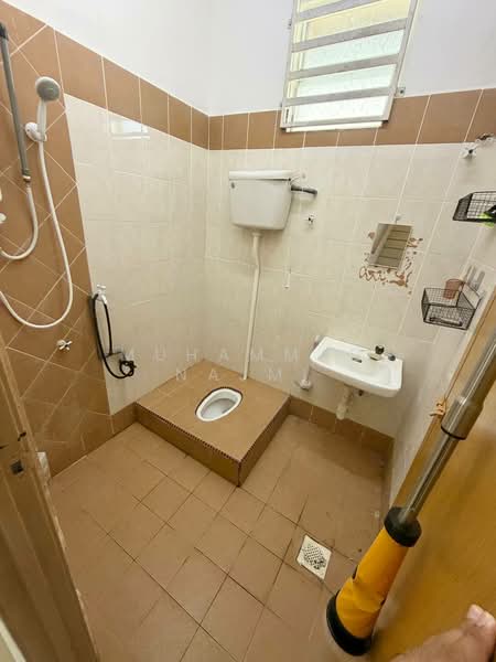 1.5-storey Terraced House for Sale in Kemaman (Terengganu) - Muhammad Najmi - Bathroom - PropertyGuru.com.my