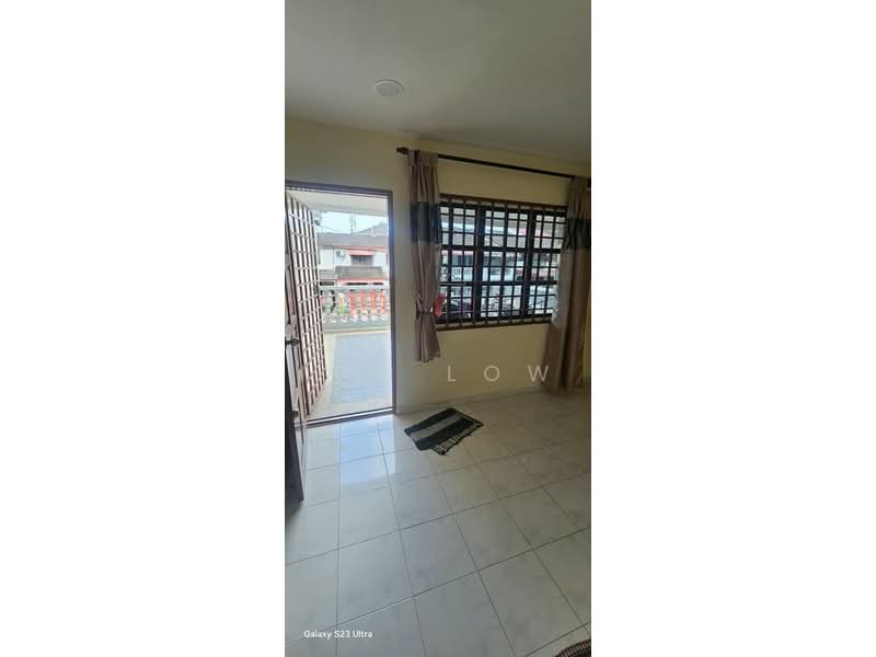 Rumah Teres 2 Tingkat untuk Disewa di Taman Desa Cemerlang (Ulu Tiram) - Ivy Low - Entrance - PropertyGuru.com.my