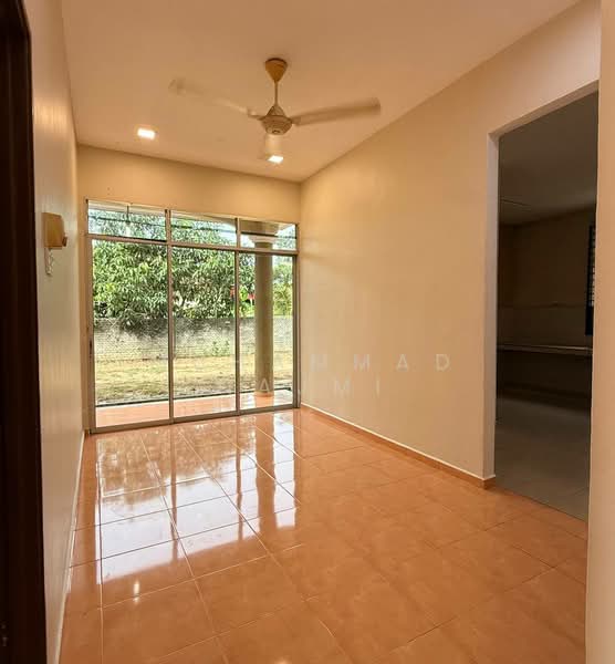 Rumah Banglo untuk Dijual di Kampung Batu 4 Dalam (Binjai) - Muhammad Najmi - Living Room - PropertyGuru.com.my