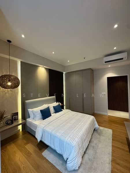 Servis Apartment untuk Dijual di Golden Crown Residence - Steven Leaw - Master Bedroom - PropertyGuru.com.my