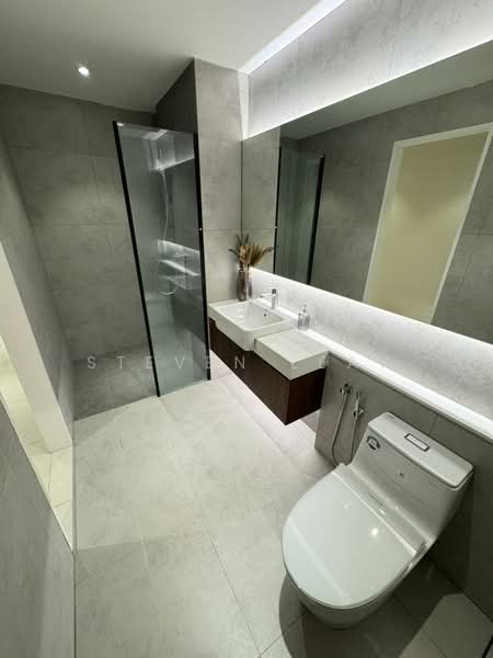 Servis Apartment untuk Dijual di Golden Crown Residence - Steven Leaw - Master Bathroom - PropertyGuru.com.my