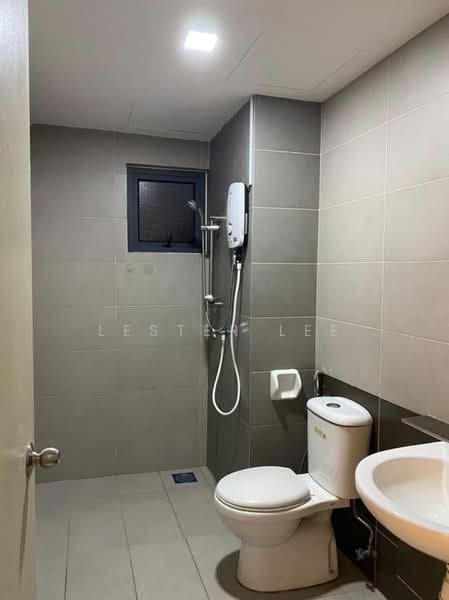 Servis Apartment untuk Dijual di Suria Residence - Lester Lee - Bathroom - PropertyGuru.com.my