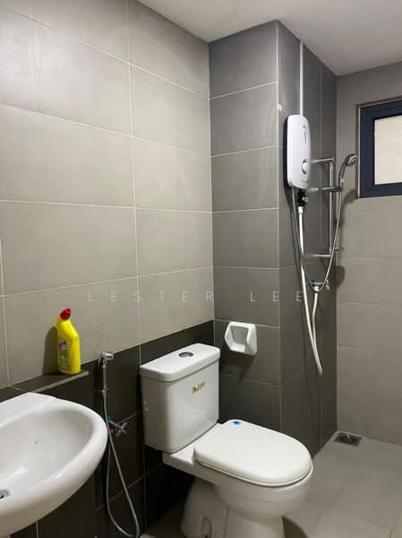 Servis Apartment untuk Dijual di Suria Residence - Lester Lee - Bathroom - PropertyGuru.com.my