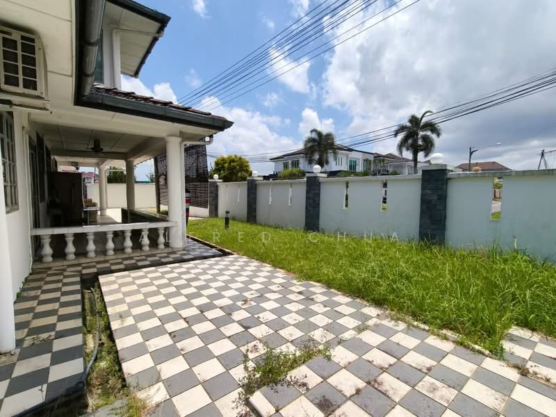 Semi-Detached House for Sale in Jalan Seladah (Kuching) - Alfred Chua - Exterior - PropertyGuru.com.my