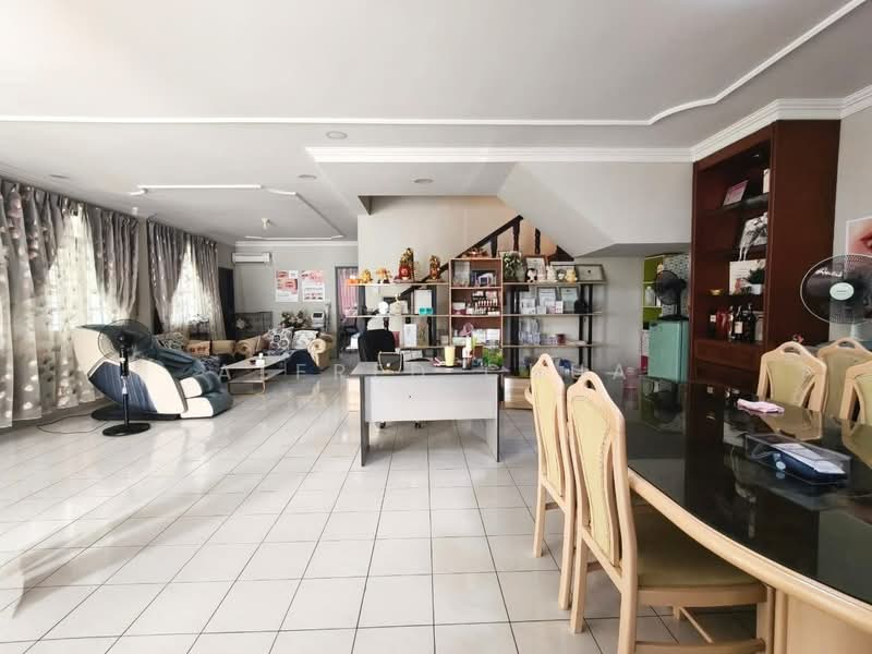 Semi-Detached House for Sale in Jalan Seladah (Kuching) - Alfred Chua - Living Room - PropertyGuru.com.my