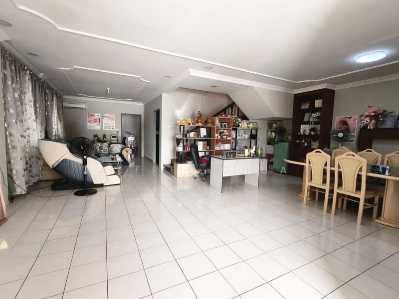 Semi-Detached House for Sale in Jalan Seladah (Kuching) - Alfred Chua - Living Room - PropertyGuru.com.my