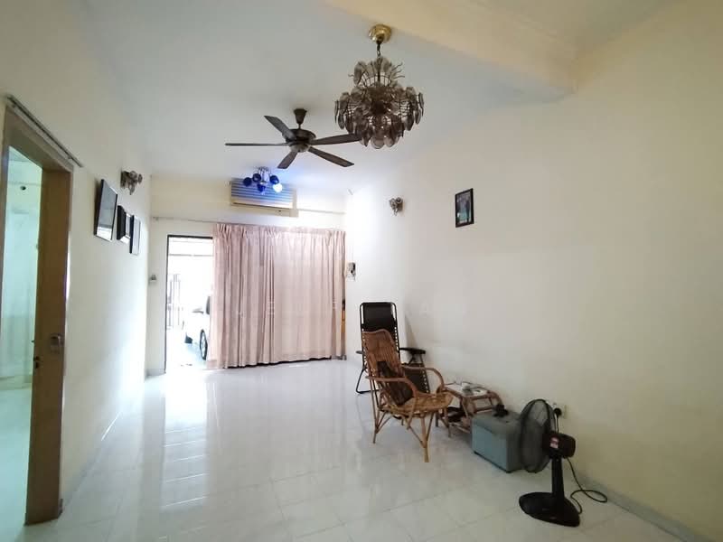 Rumah Teres 1 Tingkat untuk Dijual di Taman Canning (Ipoh) - Jeff Tan - Living Room - PropertyGuru.com.my