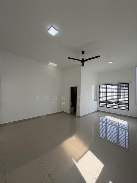 Rumah Teres untuk Dijual di Bandar Sri Sendayan (Negeri Sembilan) - Nick Chin - Living Room - PropertyGuru.com.my