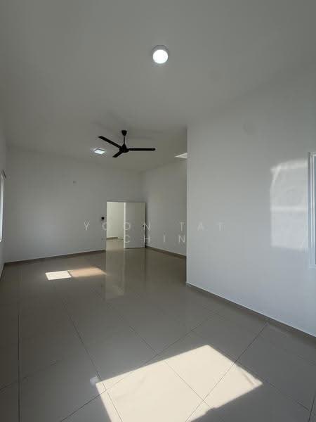 Rumah Teres untuk Dijual di Bandar Sri Sendayan (Negeri Sembilan) - Nick Chin - Living Room - PropertyGuru.com.my