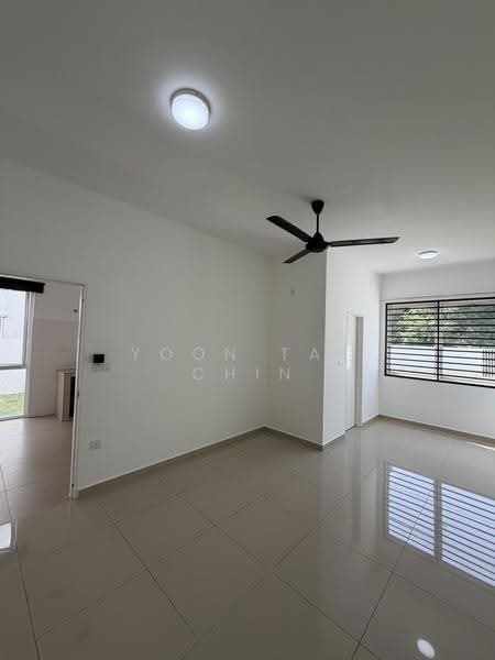 Rumah Teres untuk Dijual di Bandar Sri Sendayan (Negeri Sembilan) - Nick Chin - Living Room - PropertyGuru.com.my