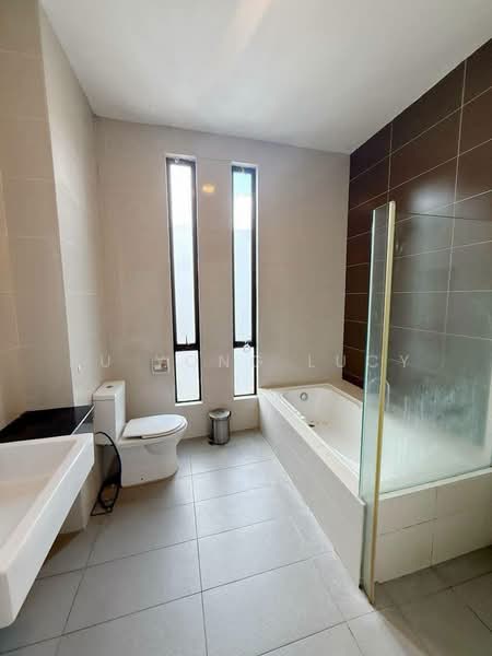 Rumah Kluster untuk Dijual di Taman Adda Heights (Tebrau) - Au Yong Lucy - Bathroom - PropertyGuru.com.my