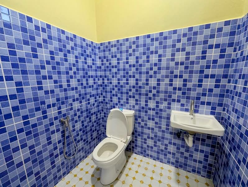 Semi-Detached House for Sale in Kampung Nyior (Kuala Paka) - Muhammad Najmi - Bathroom - PropertyGuru.com.my
