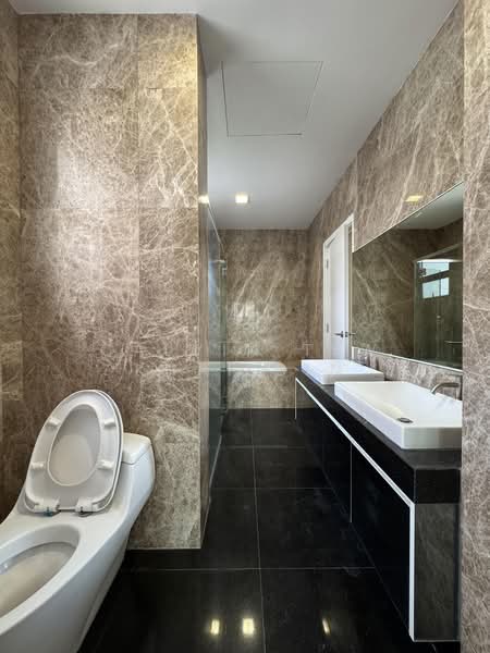 Kondominium untuk Dijual di Richmond @ Mont Kiara - Calvin Tew Khai Bin - Master Bathroom - PropertyGuru.com.my