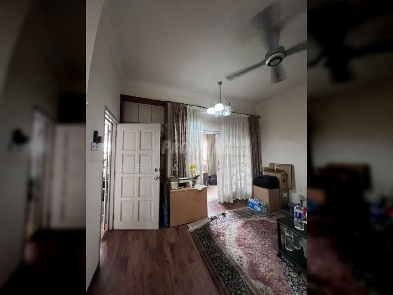 Rumah Teres 2 Tingkat untuk Dijual di SS19 (Subang Jaya) - Reena Sarif - Living Room - PropertyGuru.com.my