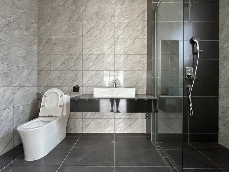 Rumah Berkembar untuk Dijual di Eco Ardence (Setia Alam) - Jess Tee - Bathroom - PropertyGuru.com.my