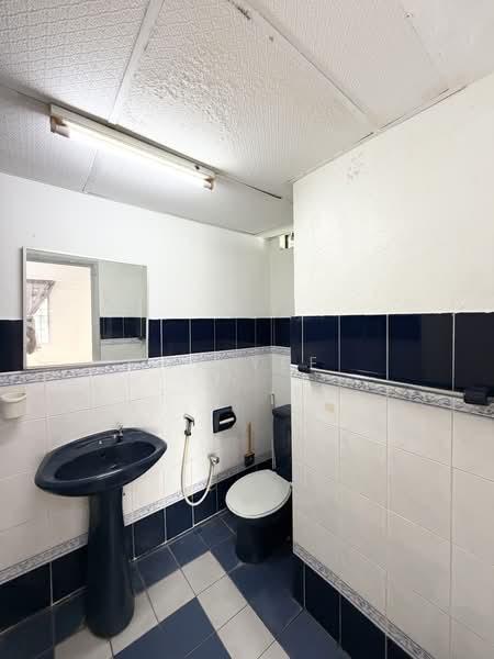 Condominium for Rent at Vista Komanwel C - CK Yee - Bathroom - PropertyGuru.com.my