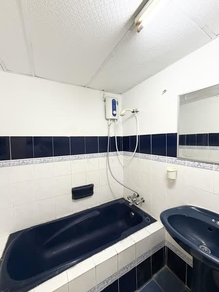 Condominium for Rent at Vista Komanwel C - CK Yee - Bathroom - PropertyGuru.com.my