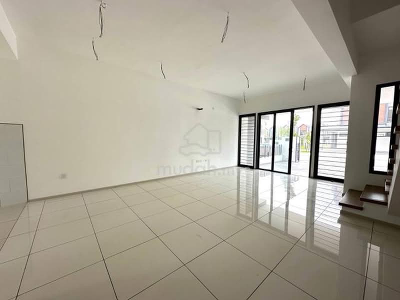 2-storey Terraced House for Sale in Denai Alam (Shah Alam) - Tom Yip - Living Room - PropertyGuru.com.my