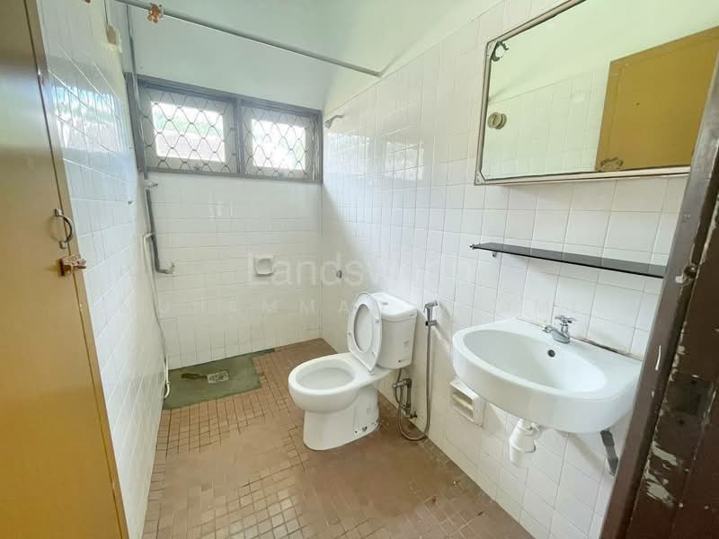 Semi-Detached House for Sale in Kerteh (Terengganu) - Muhammad Najmi - Bathroom - PropertyGuru.com.my