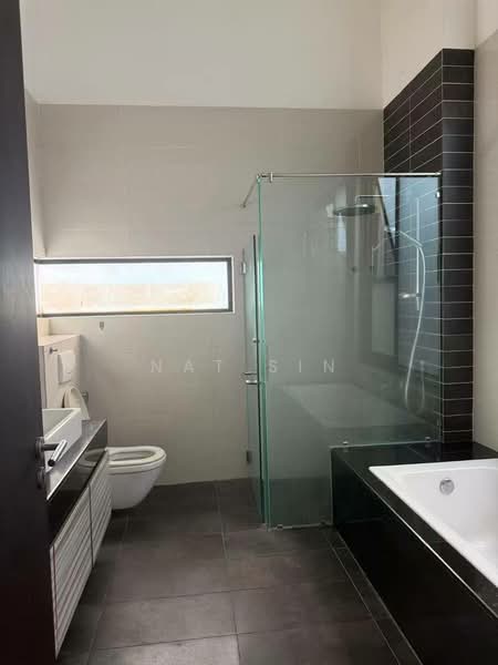 Semi-Detached House for Sale in East Ledang (Iskandar Puteri (Nusajaya)) - Nat Sin - Bathroom - PropertyGuru.com.my
