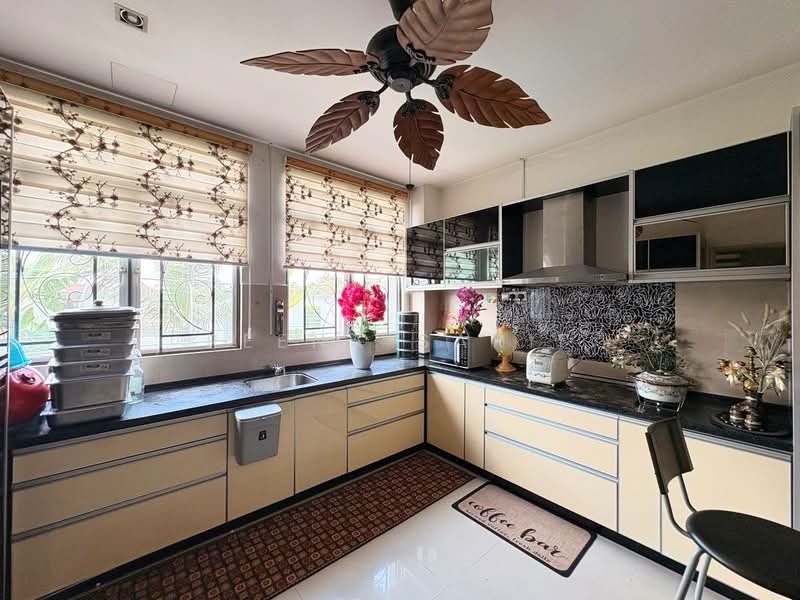 Bungalow for Sale in Subang Bestari (Shah Alam) - Reena Sarif - Kitchen - PropertyGuru.com.my