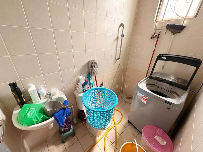Bungalow for Sale in Subang Bestari (Shah Alam) - Reena Sarif - Bathroom - PropertyGuru.com.my