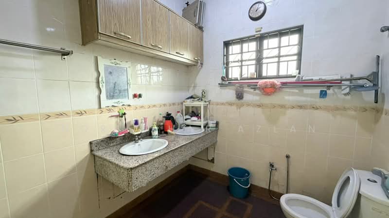 Rumah Berkembar untuk Dijual di Taman Taming Jaya (Balakong) - Nor Azhar Azlan - Bathroom - PropertyGuru.com.my