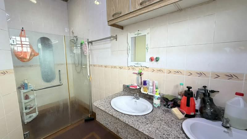 Rumah Berkembar untuk Dijual di Taman Taming Jaya (Balakong) - Nor Azhar Azlan - Bathroom - PropertyGuru.com.my