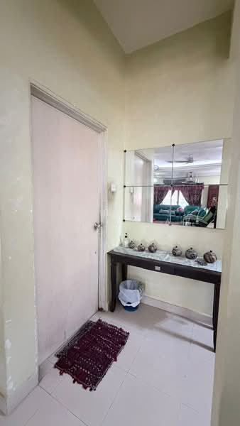 Rumah Berkembar untuk Dijual di Taman Taming Jaya (Balakong) - Nor Azhar Azlan - Entrance - PropertyGuru.com.my