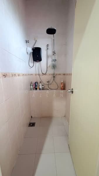 Rumah Berkembar untuk Dijual di Taman Taming Jaya (Balakong) - Nor Azhar Azlan - Bathroom - PropertyGuru.com.my