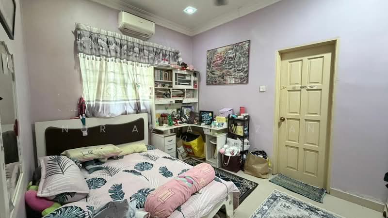 Rumah Berkembar untuk Dijual di Taman Taming Jaya (Balakong) - Nor Azhar Azlan - Bedroom - PropertyGuru.com.my