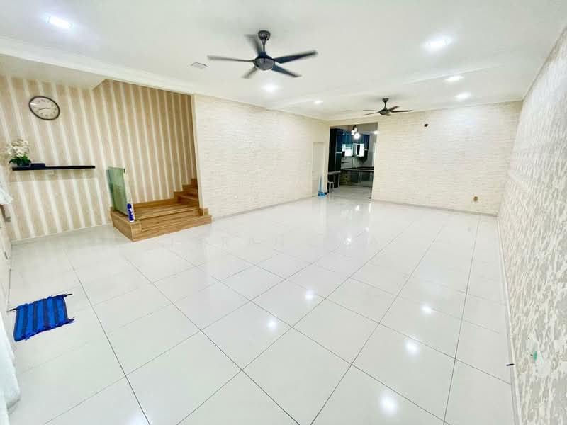 Rumah Teres untuk Dijual di Bandar Sri Sendayan (Negeri Sembilan) - Imran Isa - Living Room - PropertyGuru.com.my