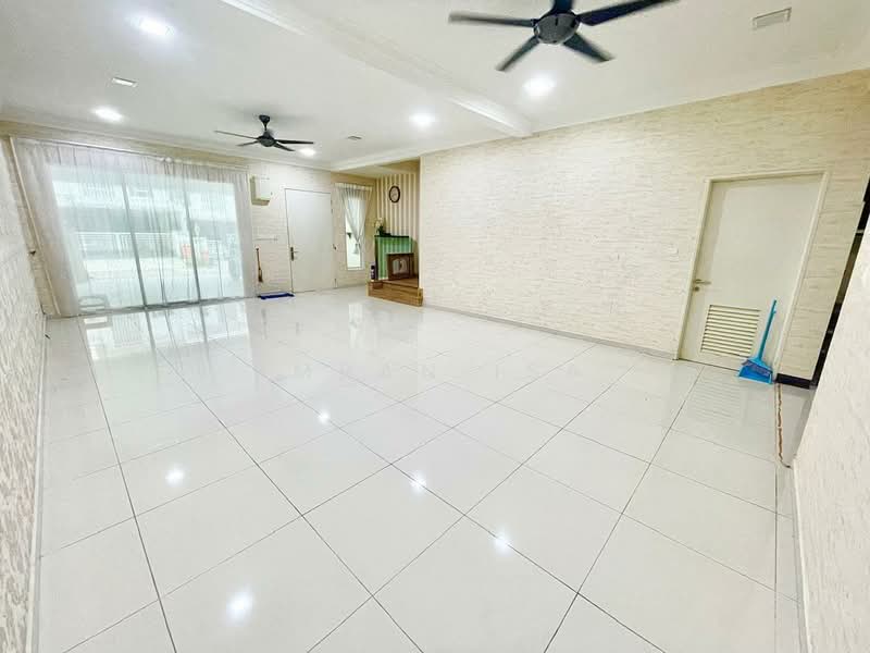 Rumah Teres untuk Dijual di Bandar Sri Sendayan (Negeri Sembilan) - Imran Isa - Living Room - PropertyGuru.com.my