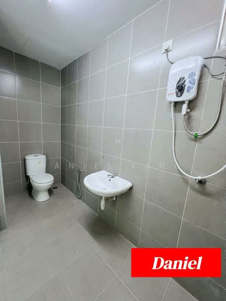 Service Residence for Sale at Straits Garden Residence - Daniel Kang - Bathroom - PropertyGuru.com.my