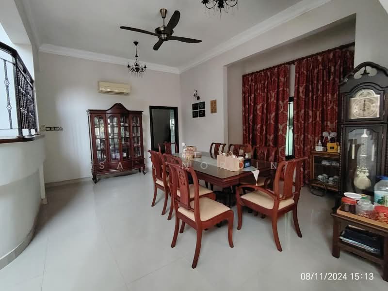 Bungalow House untuk Dijual di Usj 17 (Subang Jaya) - Sa'a Nordin - Dining Room - PropertyGuru.com.my