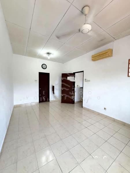 1.5-storey Terraced House for Rent in Bukit Raja (Selangor) - Veni Foo Yoke Fuang - Living Room - PropertyGuru.com.my