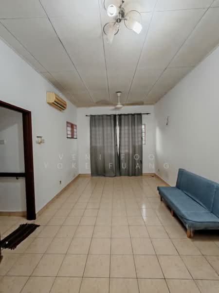 1.5-storey Terraced House for Rent in Bukit Raja (Selangor) - Veni Foo Yoke Fuang - Living Room - PropertyGuru.com.my