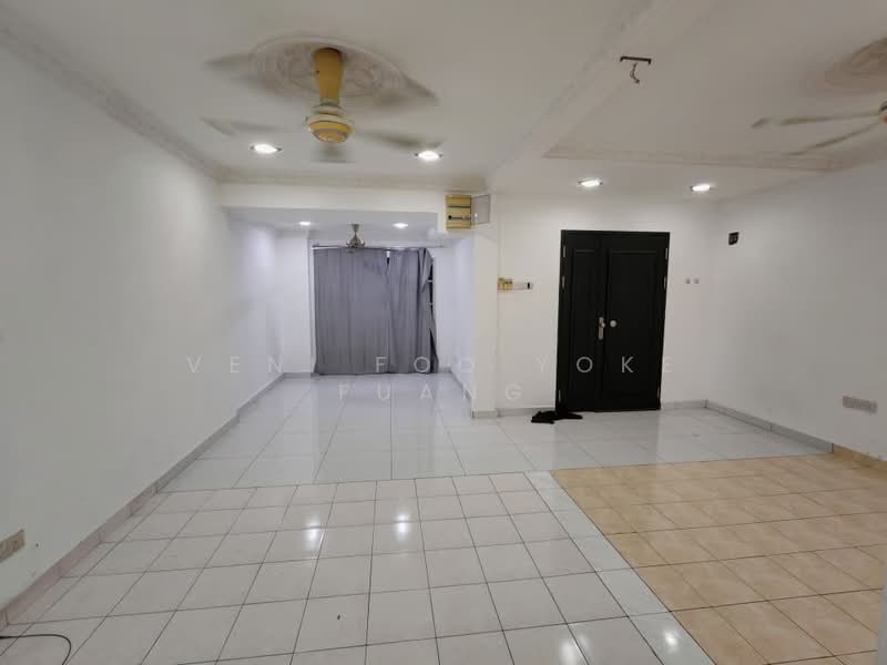 1.5-storey Terraced House for Rent in Bukit Raja (Selangor) - Veni Foo Yoke Fuang - Living Room - PropertyGuru.com.my
