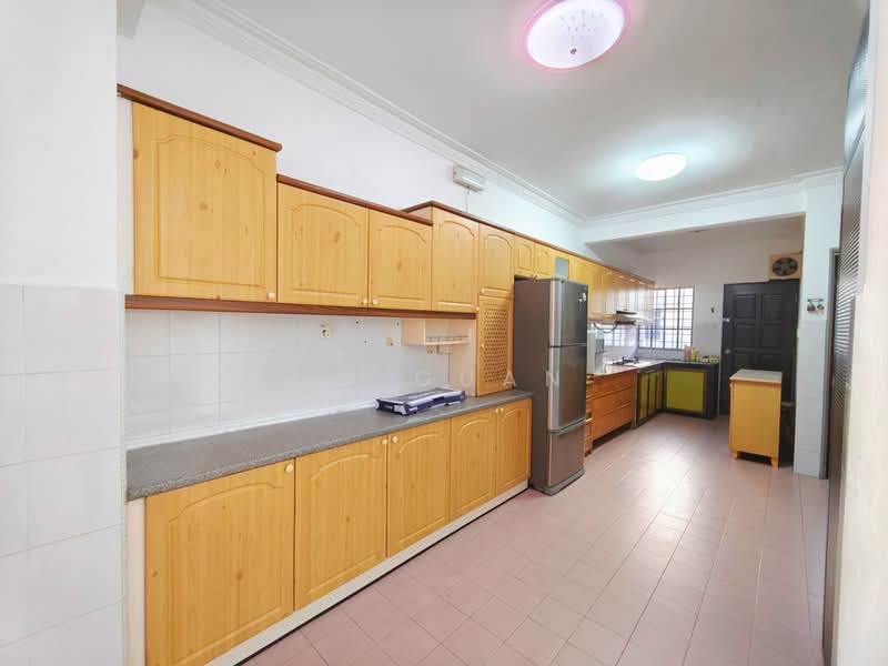 2-storey Terraced House for Rent in Bandar Baru Permas Jaya (Permas Jaya) - Fu Guan - Kitchen - PropertyGuru.com.my