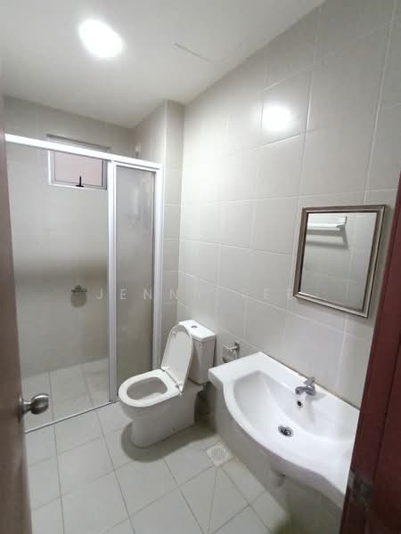 Servis Apartment untuk Disewa di Meridin Bayvue Serviced Apartment - Jenny Tee - Bathroom - PropertyGuru.com.my
