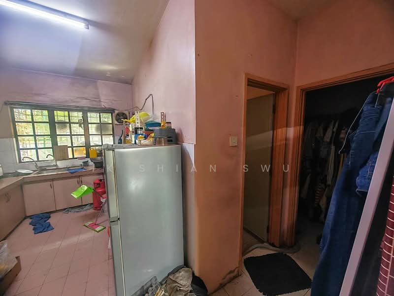 Rumah Teres 2 Tingkat untuk Dijual di Taman Sungai Besi Indah (Seri Kembangan) - Ik Shian Swu - Kitchen - PropertyGuru.com.my