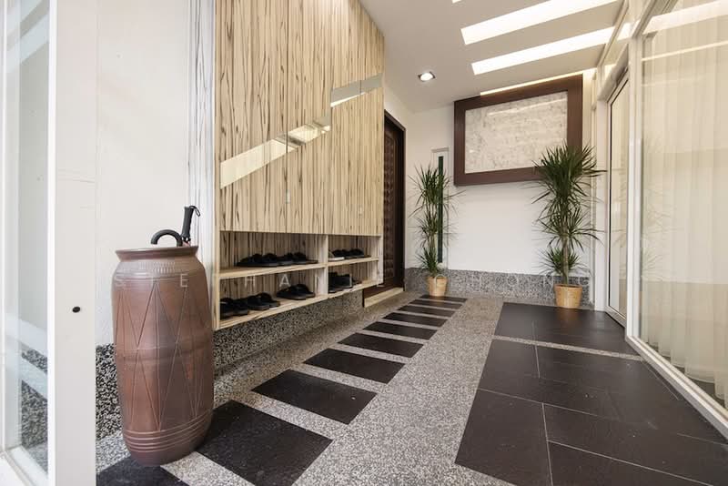 Bungalow for Sale in Taman Paramount (Petaling Jaya) - Stephanie Chong - Entrance - PropertyGuru.com.my