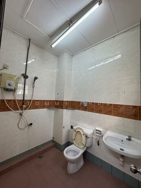 2-storey Terraced House for Rent in Bandar Baru Permas Jaya (Permas Jaya) - Tommy Phua - Bathroom - PropertyGuru.com.my