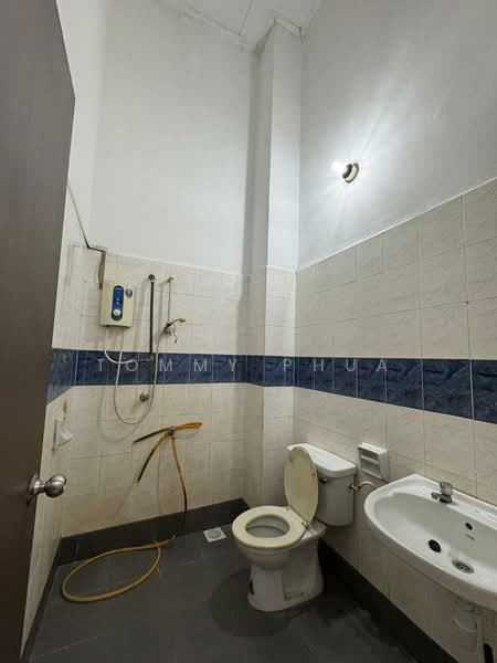 2-storey Terraced House for Rent in Bandar Baru Permas Jaya (Permas Jaya) - Tommy Phua - Bathroom - PropertyGuru.com.my