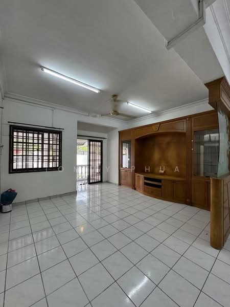 2-storey Terraced House for Rent in Bandar Baru Permas Jaya (Permas Jaya) - Tommy Phua - Living Room - PropertyGuru.com.my