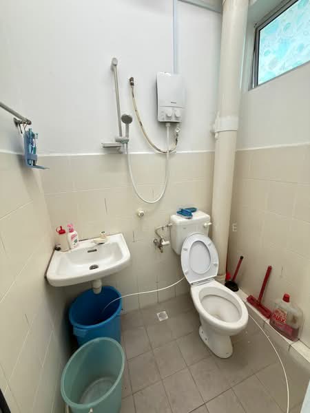 Apartment for Sale at Suria Vista Apartment - Darren Lye - Bathroom - PropertyGuru.com.my